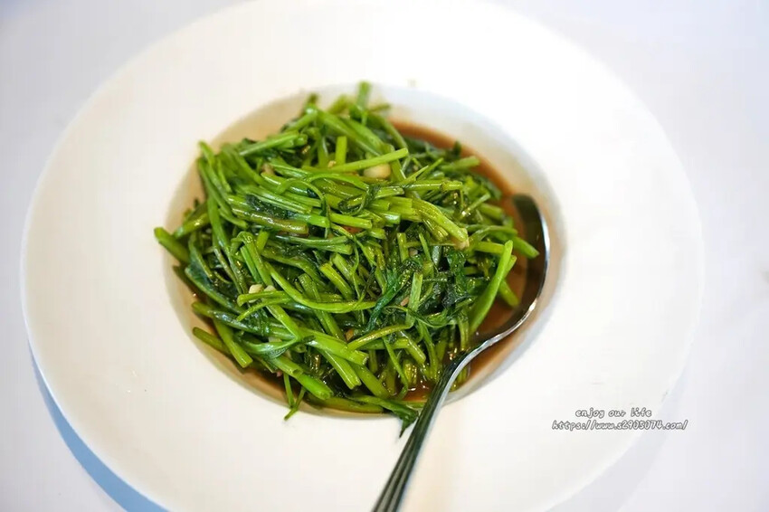 高雄泰菜攻略！夜泰美淨園農場店玻璃屋包廂超有Fu，親子同遊的好去處。