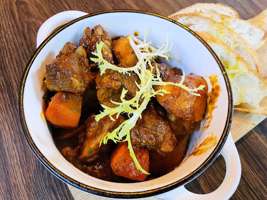 【ABV美式餐酒館】台北東區大安區美式餐廳推薦!以十九世紀淘金潮為發想,開礦拓荒極具野性的西部風格│300款的世界精釀啤酒任你挑│快揪三五好友一起大烤吃肉大口喝酒!