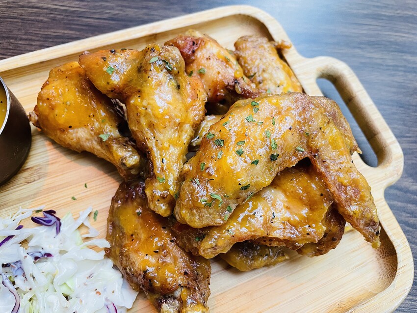 【ABV美式餐酒館】台北東區大安區美式餐廳推薦!以十九世紀淘金潮為發想,開礦拓荒極具野性的西部風格│300款的世界精釀啤酒任你挑│快揪三五好友一起大烤吃肉大口喝酒!