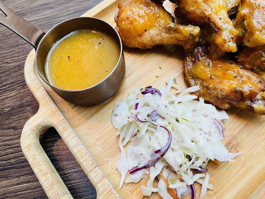 【ABV美式餐酒館】台北東區大安區美式餐廳推薦!以十九世紀淘金潮為發想,開礦拓荒極具野性的西部風格│300款的世界精釀啤酒任你挑│快揪三五好友一起大烤吃肉大口喝酒!