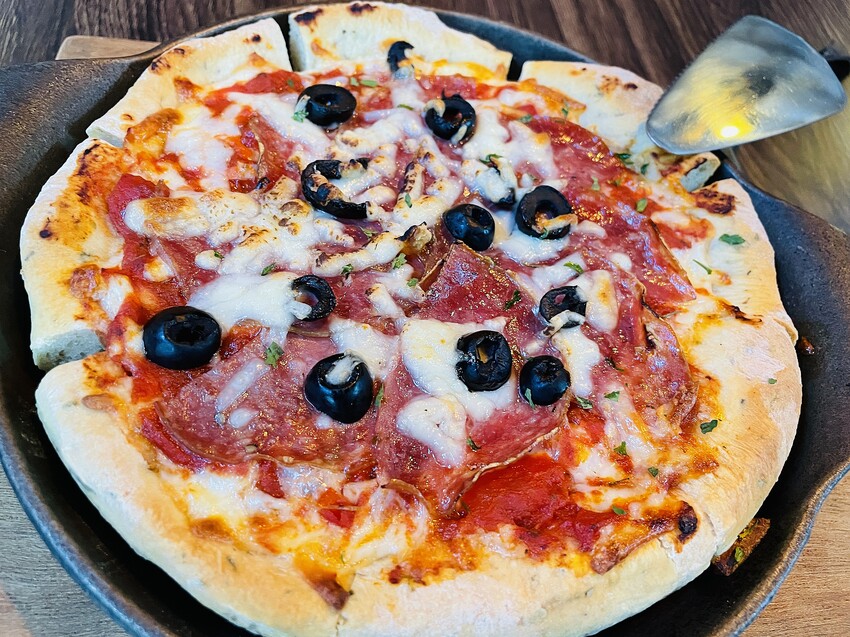 【ABV美式餐酒館】台北東區大安區美式餐廳推薦!以十九世紀淘金潮為發想,開礦拓荒極具野性的西部風格│300款的世界精釀啤酒任你挑│快揪三五好友一起大烤吃肉大口喝酒!