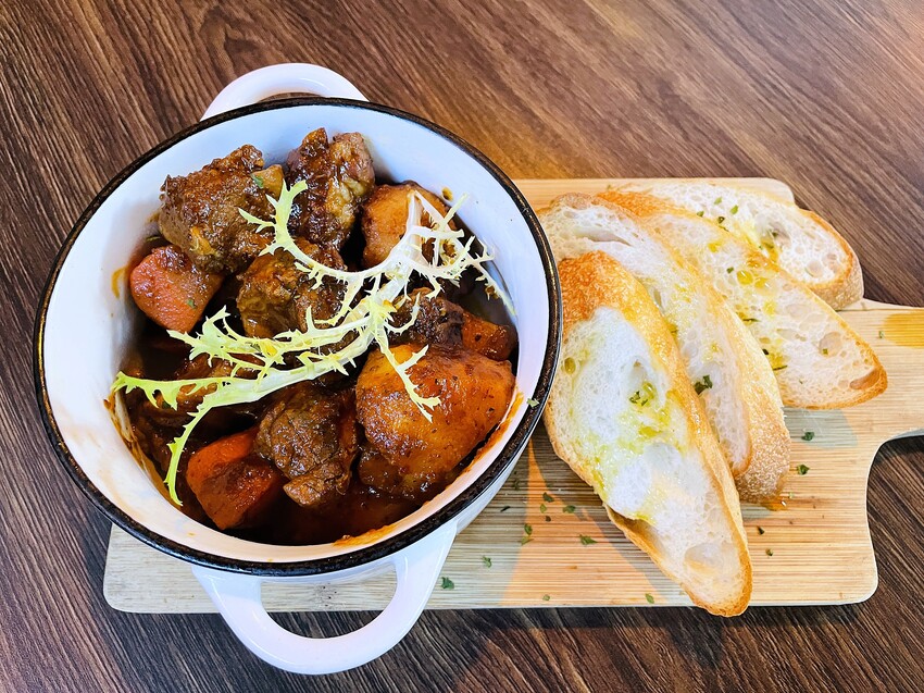 【ABV美式餐酒館】台北東區大安區美式餐廳推薦!以十九世紀淘金潮為發想,開礦拓荒極具野性的西部風格│300款的世界精釀啤酒任你挑│快揪三五好友一起大烤吃肉大口喝酒!