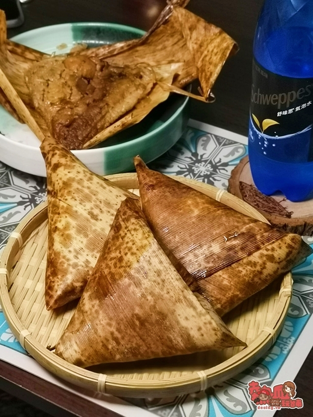 【台南美食】台南版的「御飯糰」！錯了其實這是台南獨有的「竹葉米糕」：下大道米糕 - 熱血玩台南。跳躍新世界