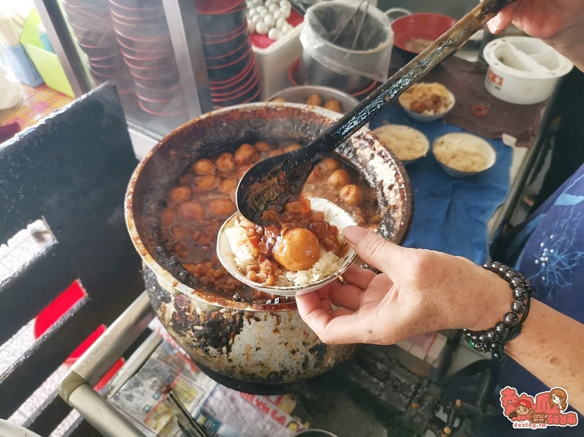 【台南美食】台南版的「御飯糰」！錯了其實這是台南獨有的「竹葉米糕」：下大道米糕 - 熱血玩台南。跳躍新世界
