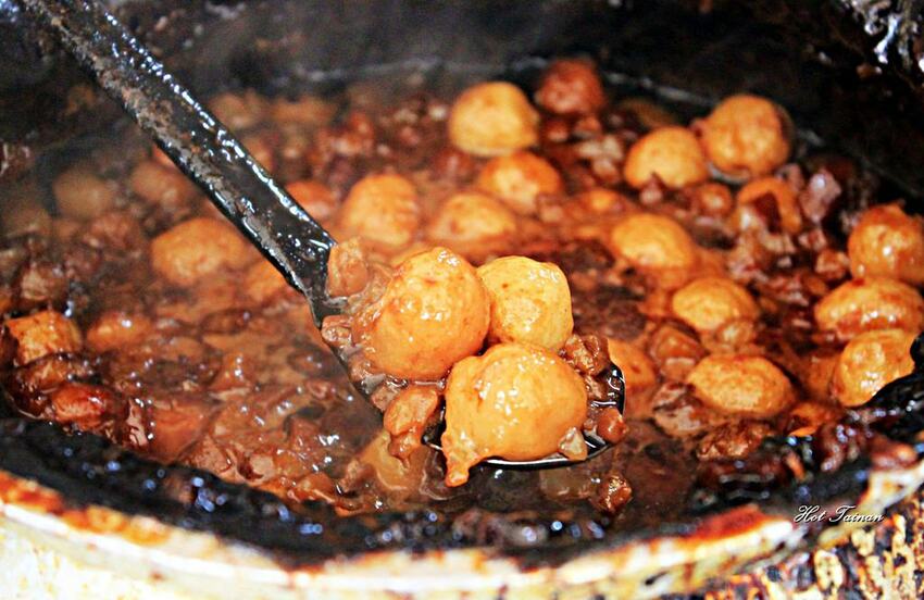 【台南美食】台南版的「御飯糰」！錯了其實這是台南獨有的「竹葉米糕」：下大道米糕 - 熱血玩台南。跳躍新世界