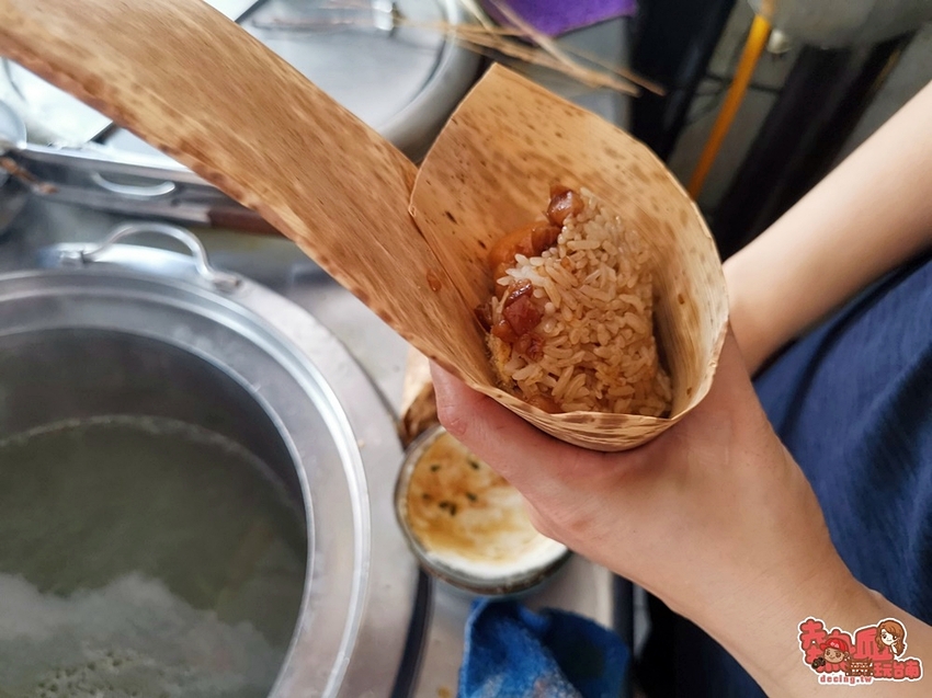 【台南美食】台南版的「御飯糰」！錯了其實這是台南獨有的「竹葉米糕」：下大道米糕 - 熱血玩台南。跳躍新世界