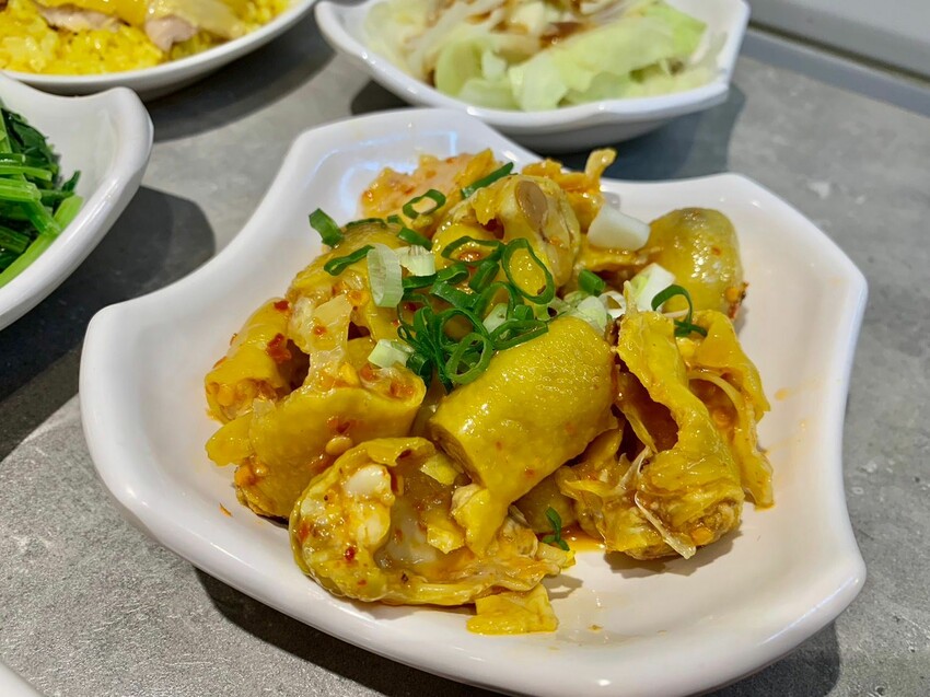 【台北】台北車站美食｜星島海南雞飯 超軟嫩滑Q大塊海南雞、濃郁浮誇叻沙海鮮麵 口味道地 料好實在