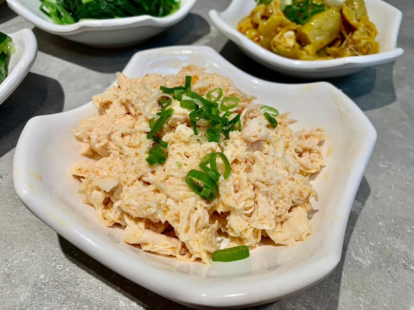 【台北】台北車站美食｜星島海南雞飯 超軟嫩滑Q大塊海南雞、濃郁浮誇叻沙海鮮麵 口味道地 料好實在