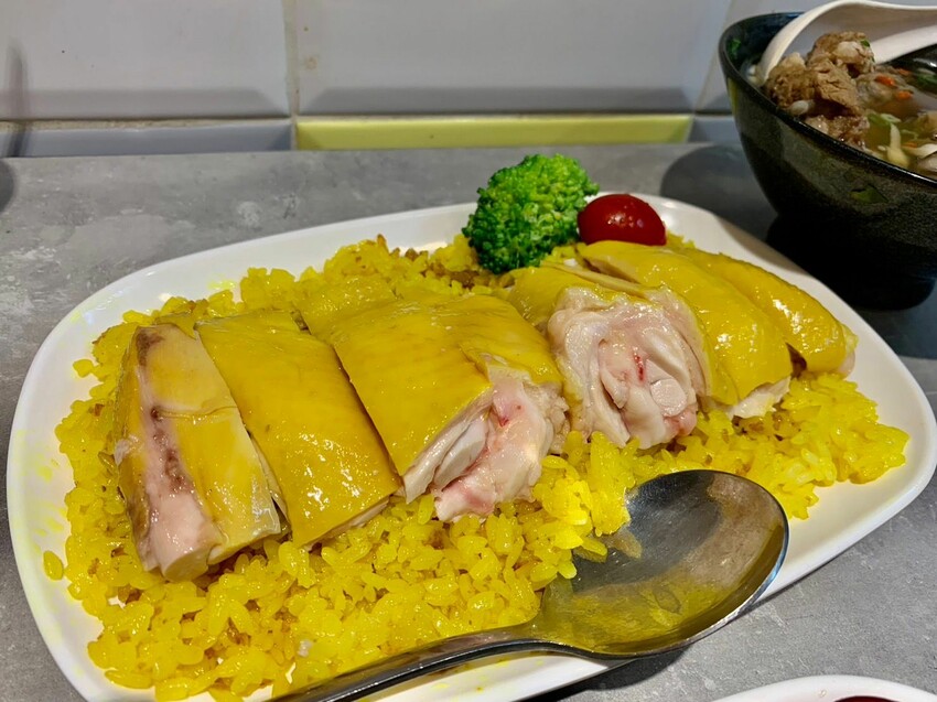 【台北】台北車站美食｜星島海南雞飯 超軟嫩滑Q大塊海南雞、濃郁浮誇叻沙海鮮麵 口味道地 料好實在