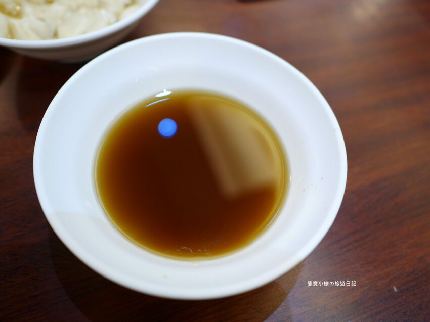 【新竹竹北美食】頂廂園正北方麵食館,每人低消80元起,內用熱豆漿、薑汁豆花、小米粥免費享用,竹北高CP值午餐晚餐推薦!內文附詳細菜單價位介紹。 @熊寶小榆の旅遊日記