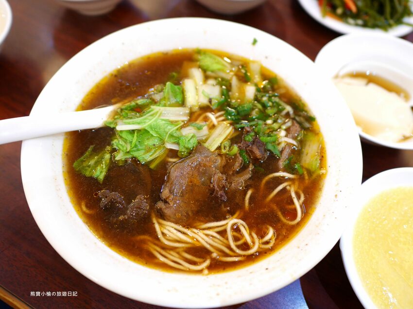 【新竹竹北美食】頂廂園正北方麵食館,每人低消80元起,內用熱豆漿、薑汁豆花、小米粥免費享用,竹北高CP值午餐晚餐推薦!內文附詳細菜單價位介紹。 @熊寶小榆の旅遊日記