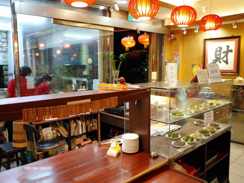 【新竹竹北美食】頂廂園正北方麵食館,每人低消80元起,內用熱豆漿、薑汁豆花、小米粥免費享用,竹北高CP值午餐晚餐推薦!內文附詳細菜單價位介紹。 @熊寶小榆の旅遊日記