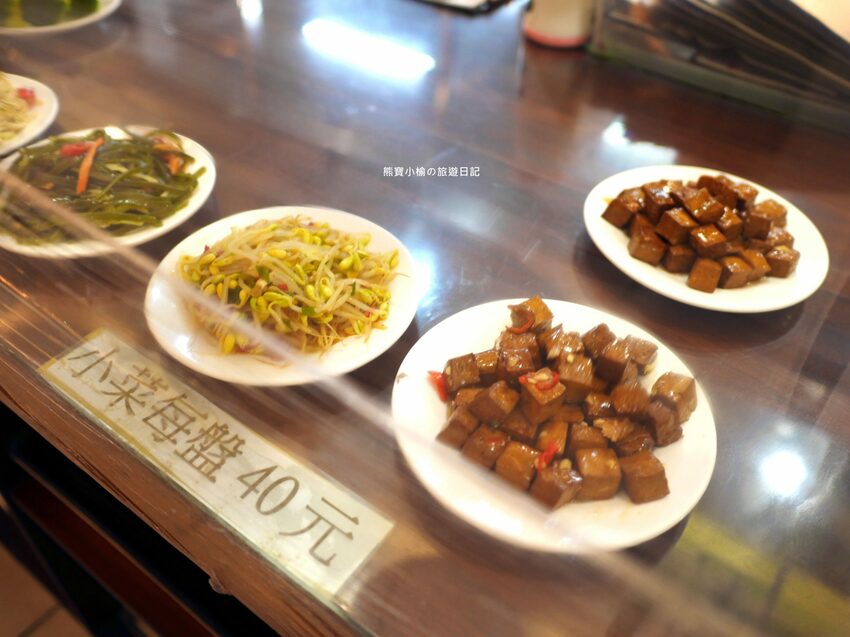 【新竹竹北美食】頂廂園正北方麵食館,每人低消80元起,內用熱豆漿、薑汁豆花、小米粥免費享用,竹北高CP值午餐晚餐推薦!內文附詳細菜單價位介紹。 @熊寶小榆の旅遊日記