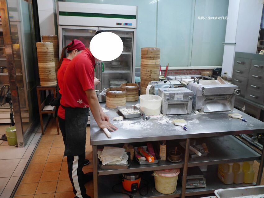 【新竹竹北美食】頂廂園正北方麵食館,每人低消80元起,內用熱豆漿、薑汁豆花、小米粥免費享用,竹北高CP值午餐晚餐推薦!內文附詳細菜單價位介紹。 @熊寶小榆の旅遊日記