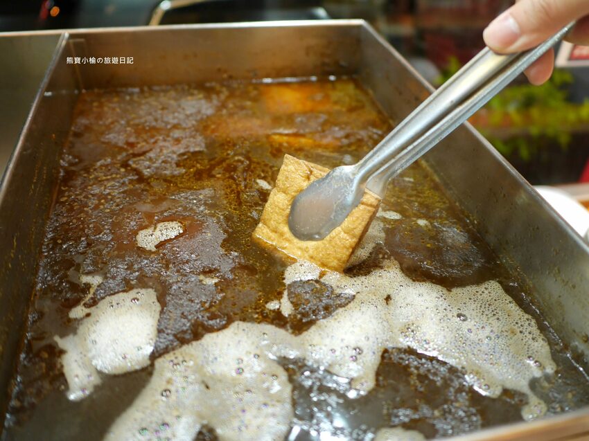 【新竹竹北美食】頂廂園正北方麵食館,每人低消80元起,內用熱豆漿、薑汁豆花、小米粥免費享用,竹北高CP值午餐晚餐推薦!內文附詳細菜單價位介紹。 @熊寶小榆の旅遊日記