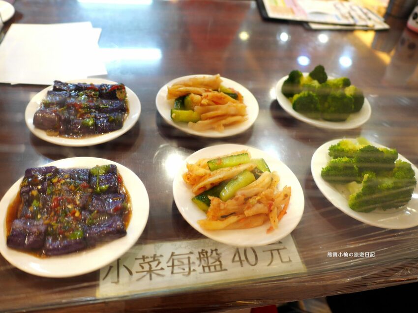 【新竹竹北美食】頂廂園正北方麵食館,每人低消80元起,內用熱豆漿、薑汁豆花、小米粥免費享用,竹北高CP值午餐晚餐推薦!內文附詳細菜單價位介紹。 @熊寶小榆の旅遊日記