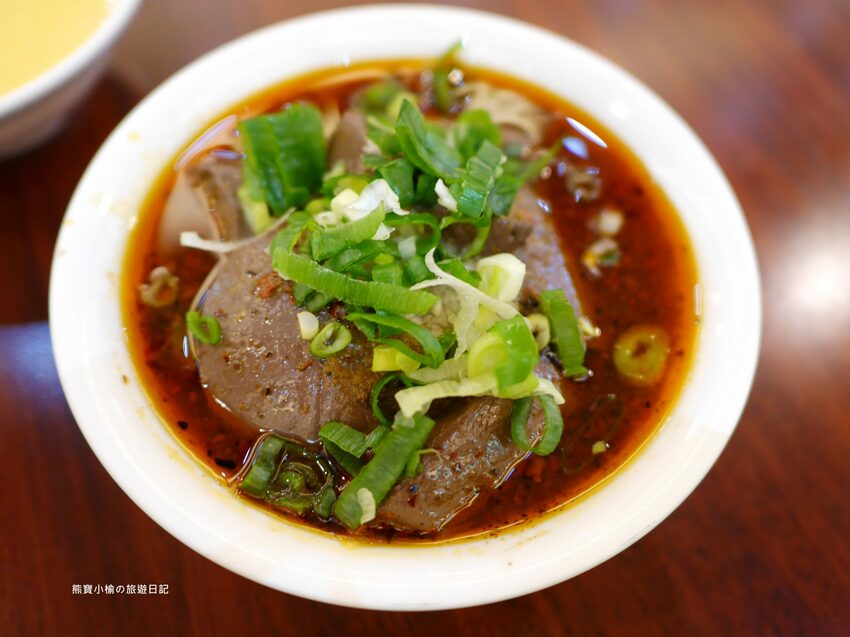 【新竹竹北美食】頂廂園正北方麵食館,每人低消80元起,內用熱豆漿、薑汁豆花、小米粥免費享用,竹北高CP值午餐晚餐推薦!內文附詳細菜單價位介紹。 @熊寶小榆の旅遊日記