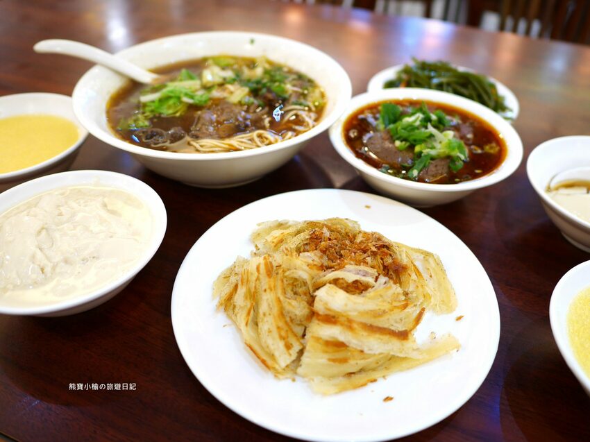 【新竹竹北美食】頂廂園正北方麵食館,每人低消80元起,內用熱豆漿、薑汁豆花、小米粥免費享用,竹北高CP值午餐晚餐推薦!內文附詳細菜單價位介紹。 @熊寶小榆の旅遊日記