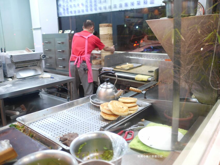 【新竹竹北美食】頂廂園正北方麵食館,每人低消80元起,內用熱豆漿、薑汁豆花、小米粥免費享用,竹北高CP值午餐晚餐推薦!內文附詳細菜單價位介紹。 @熊寶小榆の旅遊日記