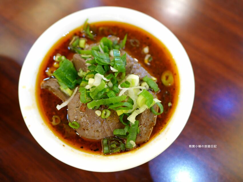 【新竹竹北美食】頂廂園正北方麵食館,每人低消80元起,內用熱豆漿、薑汁豆花、小米粥免費享用,竹北高CP值午餐晚餐推薦!內文附詳細菜單價位介紹。 @熊寶小榆の旅遊日記