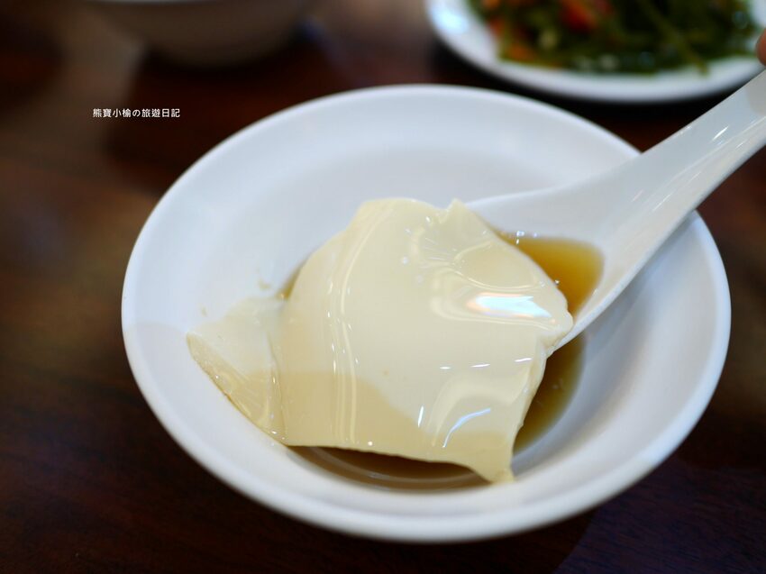 【新竹竹北美食】頂廂園正北方麵食館,每人低消80元起,內用熱豆漿、薑汁豆花、小米粥免費享用,竹北高CP值午餐晚餐推薦!內文附詳細菜單價位介紹。 @熊寶小榆の旅遊日記