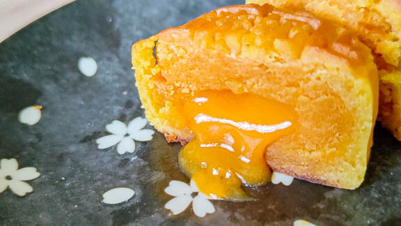 不需要加熱就會流沙！加熱之後還會爆漿！2022年必買的爆漿奶皇流芯！一口咬下，滿滿的鹹蛋黃的香味，讓人深