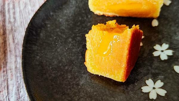 不需要加熱就會流沙！加熱之後還會爆漿！2022年必買的爆漿奶皇流芯！一口咬下，滿滿的鹹蛋黃的香味，讓人深