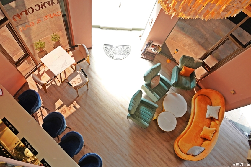 [ 新莊最美酒吧咖啡館 獨角獸unicorn.cafe.bar]白天是不限時咖啡館 晚上是微醺酒吧 下午茶套餐260元 給你偽出國的放鬆情調 - 安妮的天空