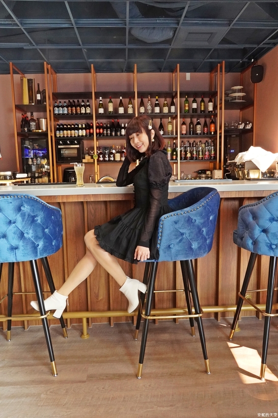 [ 新莊最美酒吧咖啡館 獨角獸unicorn.cafe.bar]白天是不限時咖啡館 晚上是微醺酒吧 下午茶套餐260元 給你偽出國的放鬆情調 - 安妮的天空