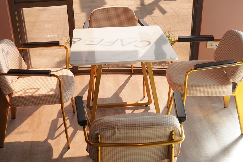 [ 新莊最美酒吧咖啡館 獨角獸unicorn.cafe.bar]白天是不限時咖啡館 晚上是微醺酒吧 下午茶套餐260元 給你偽出國的放鬆情調 - 安妮的天空