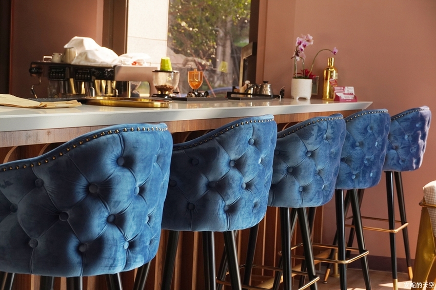 [ 新莊最美酒吧咖啡館 獨角獸unicorn.cafe.bar]白天是不限時咖啡館 晚上是微醺酒吧 下午茶套餐260元 給你偽出國的放鬆情調 - 安妮的天空