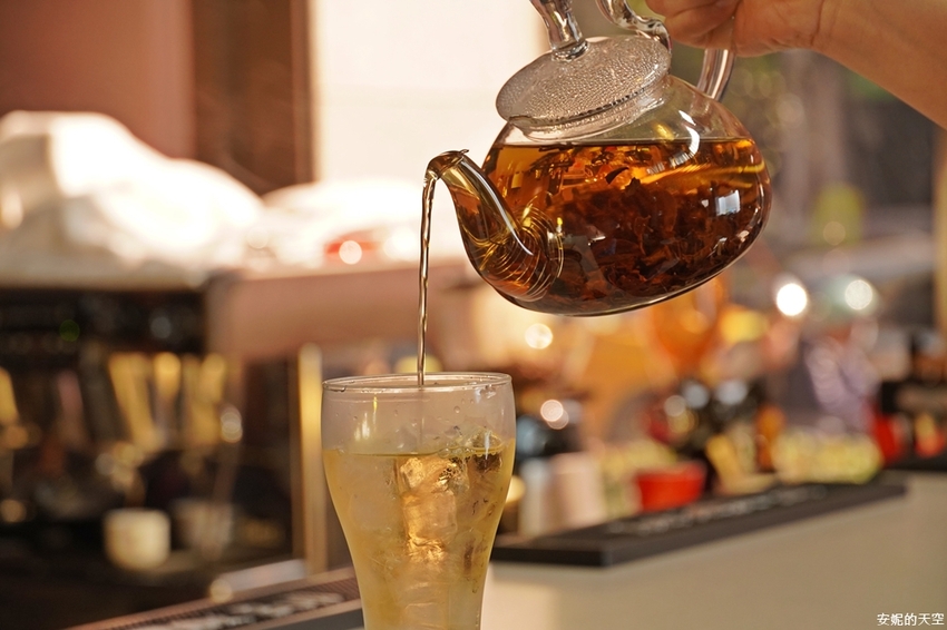 [ 新莊最美酒吧咖啡館 獨角獸unicorn.cafe.bar]白天是不限時咖啡館 晚上是微醺酒吧 下午茶套餐260元 給你偽出國的放鬆情調 - 安妮的天空