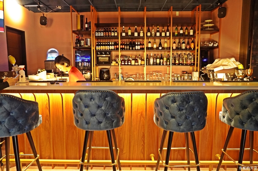 [ 新莊最美酒吧咖啡館 獨角獸unicorn.cafe.bar]白天是不限時咖啡館 晚上是微醺酒吧 下午茶套餐260元 給你偽出國的放鬆情調 - 安妮的天空