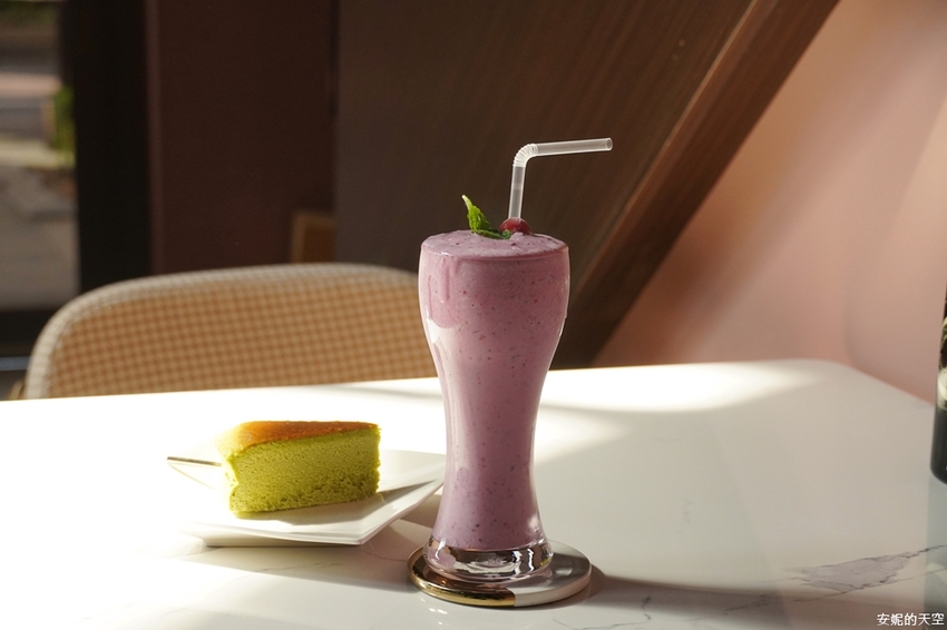 [ 新莊最美酒吧咖啡館 獨角獸unicorn.cafe.bar]白天是不限時咖啡館 晚上是微醺酒吧 下午茶套餐260元 給你偽出國的放鬆情調 - 安妮的天空