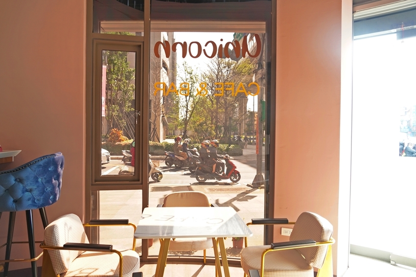 [ 新莊最美酒吧咖啡館 獨角獸unicorn.cafe.bar]白天是不限時咖啡館 晚上是微醺酒吧 下午茶套餐260元 給你偽出國的放鬆情調 - 安妮的天空