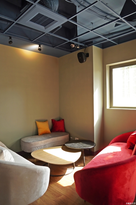 [ 新莊最美酒吧咖啡館 獨角獸unicorn.cafe.bar]白天是不限時咖啡館 晚上是微醺酒吧 下午茶套餐260元 給你偽出國的放鬆情調 - 安妮的天空