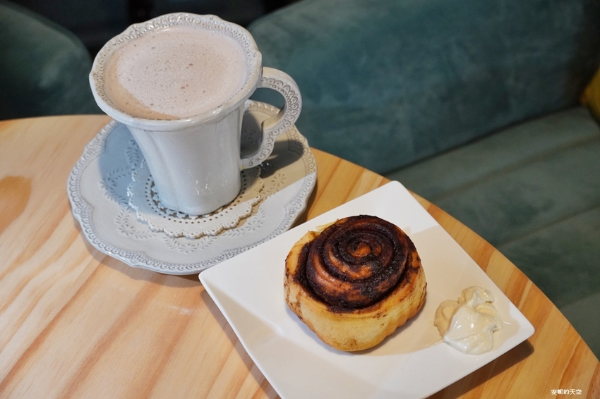 [ 新莊最美酒吧咖啡館 獨角獸unicorn.cafe.bar]白天是不限時咖啡館 晚上是微醺酒吧 下午茶套餐260元 給你偽出國的放鬆情調 - 安妮的天空