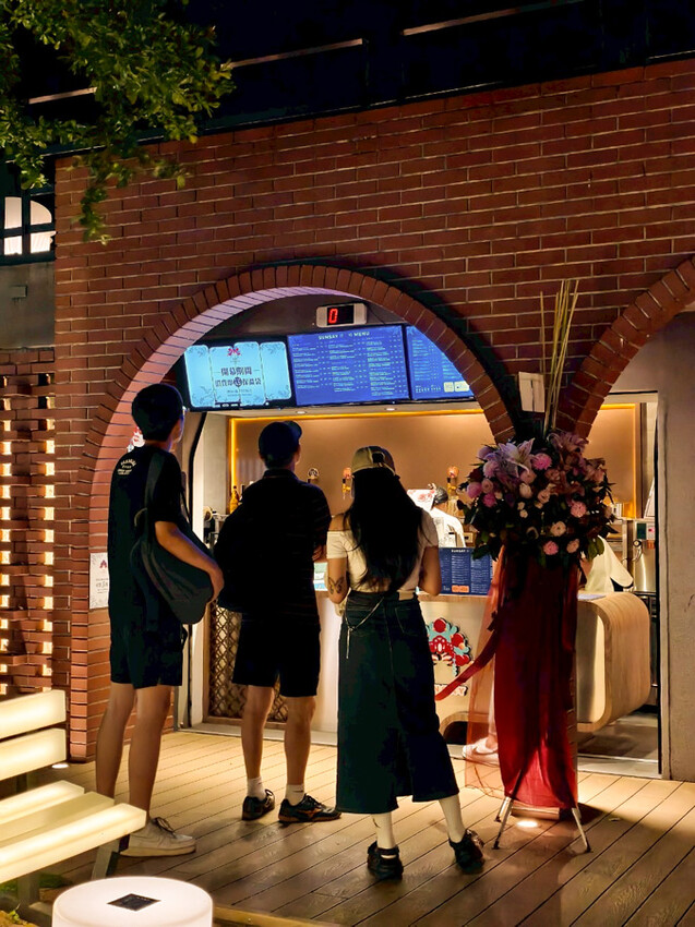 高雄最慵懶放鬆的露天景觀 抒嗜sunsay tea，品茶、休閒、哈拉聊天吃美食、表演駐唱、高雄最桑的所在 - 跟著尼力吃喝玩樂＆親子生活