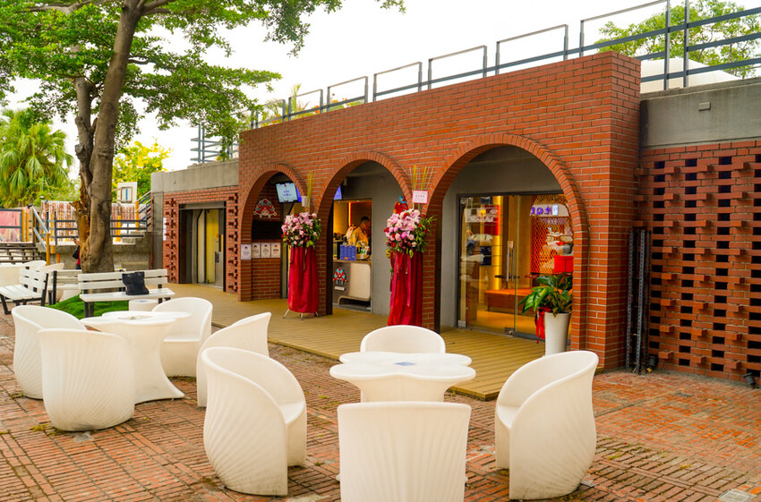 高雄最慵懶放鬆的露天景觀 抒嗜sunsay tea，品茶、休閒、哈拉聊天吃美食、表演駐唱、高雄最桑的所在 - 跟著尼力吃喝玩樂＆親子生活