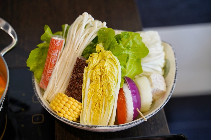 【彰化員林】平價個人鍋物推薦『神王鍋物料理』,套餐298元起,附餐、菜盤、自助吧飲料、明治冰淇淋皆為無限供應!超高CP值! - 阿華田的美食日記