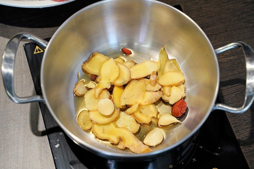 【彰化員林】平價個人鍋物推薦『神王鍋物料理』,套餐298元起,附餐、菜盤、自助吧飲料、明治冰淇淋皆為無限供應!超高CP值! - 阿華田的美食日記