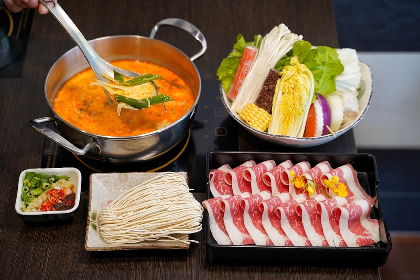 【彰化員林】平價個人鍋物推薦『神王鍋物料理』,套餐298元起,附餐、菜盤、自助吧飲料、明治冰淇淋皆為無限供應!超高CP值! - 阿華田的美食日記