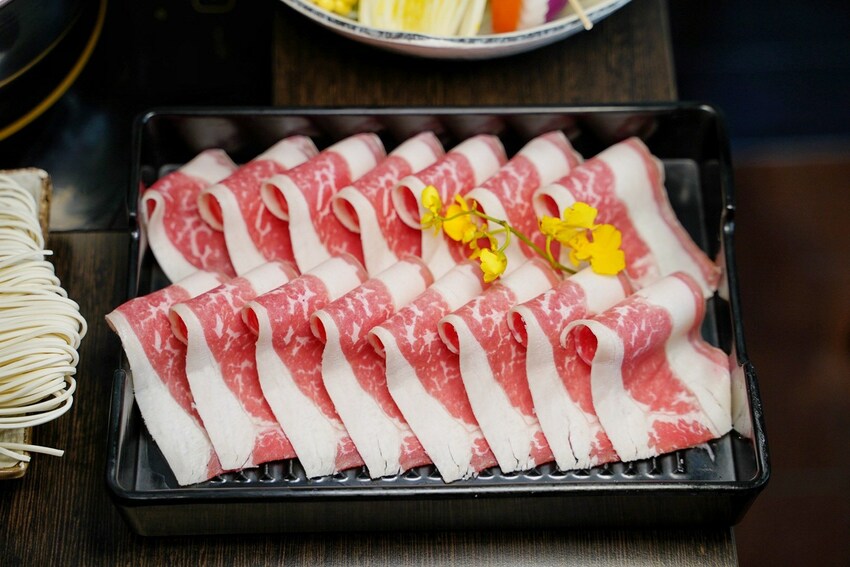 【彰化員林】平價個人鍋物推薦『神王鍋物料理』,套餐298元起,附餐、菜盤、自助吧飲料、明治冰淇淋皆為無限供應!超高CP值! - 阿華田的美食日記