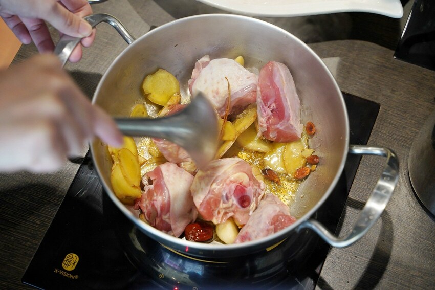 【彰化員林】平價個人鍋物推薦『神王鍋物料理』,套餐298元起,附餐、菜盤、自助吧飲料、明治冰淇淋皆為無限供應!超高CP值! - 阿華田的美食日記