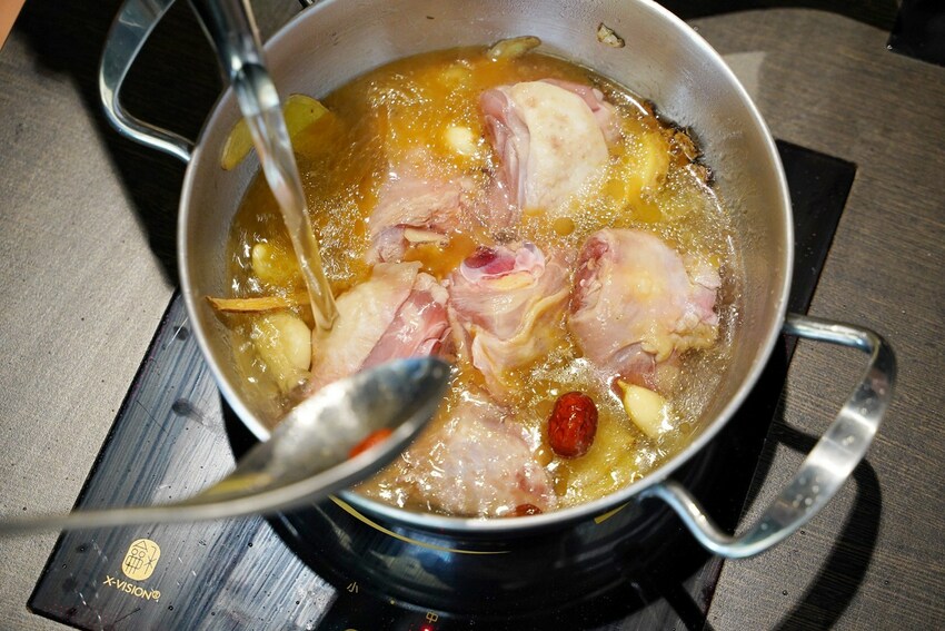 【彰化員林】平價個人鍋物推薦『神王鍋物料理』,套餐298元起,附餐、菜盤、自助吧飲料、明治冰淇淋皆為無限供應!超高CP值! - 阿華田的美食日記