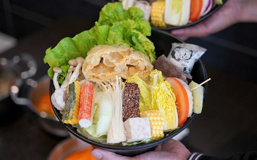 【彰化員林】平價個人鍋物推薦『神王鍋物料理』,套餐298元起,附餐、菜盤、自助吧飲料、明治冰淇淋皆為無限供應!超高CP值! - 阿華田的美食日記