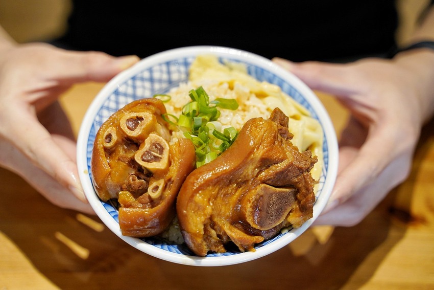 【苗栗頭份】文青風小吃推薦『臻嚐米食製作所』,販售各式古早味米食、麵食、湯品以及特色小菜!平價大份量推薦! - 阿華田的美食日記