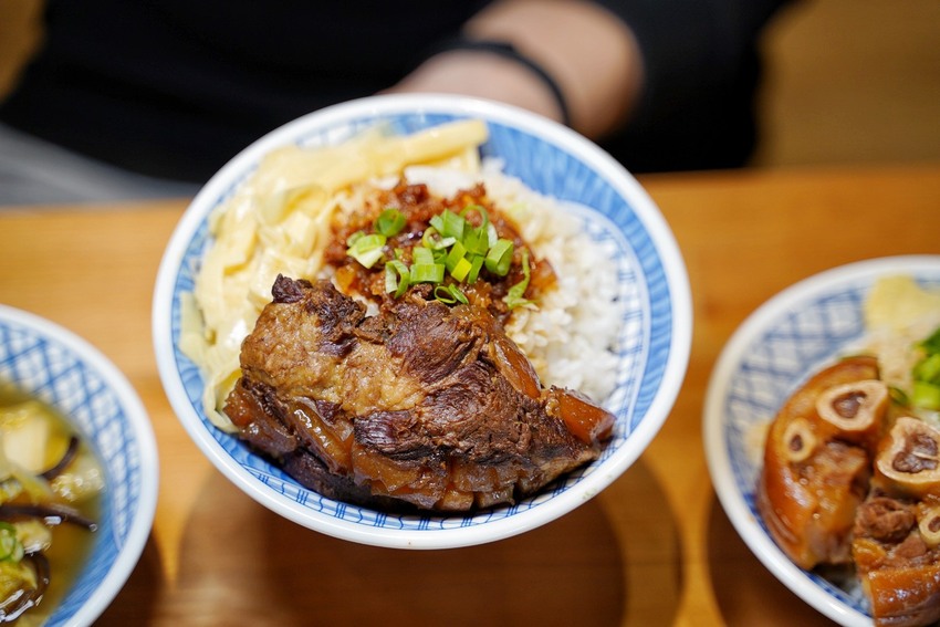 【苗栗頭份】文青風小吃推薦『臻嚐米食製作所』,販售各式古早味米食、麵食、湯品以及特色小菜!平價大份量推薦! - 阿華田的美食日記