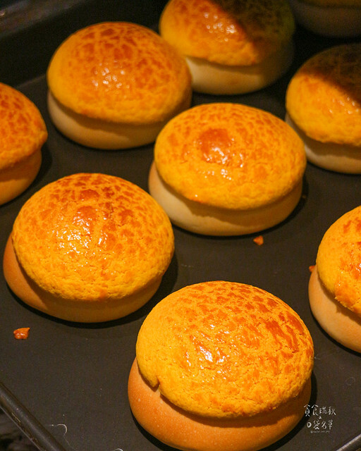 【高雄美食】外酥脆內鬆軟金黃菠蘿包，特濃牽絲起士好罪惡｜香江港式菠蘿茶飲-楠梓店