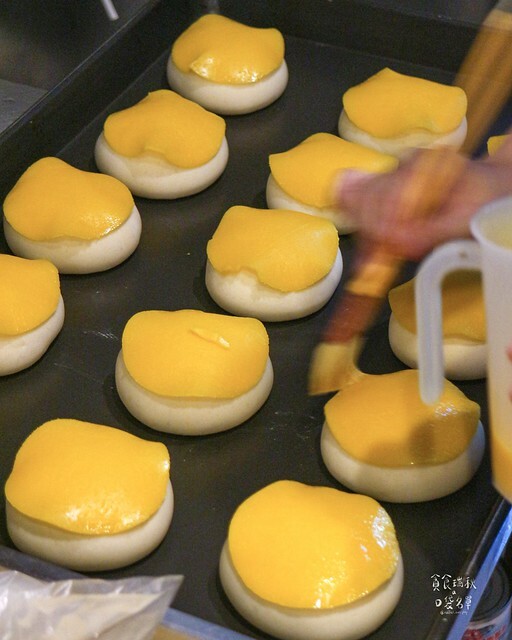 【高雄美食】外酥脆內鬆軟金黃菠蘿包，特濃牽絲起士好罪惡｜香江港式菠蘿茶飲-楠梓店